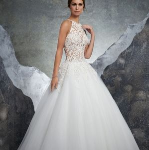 I need help buying my wedding dress